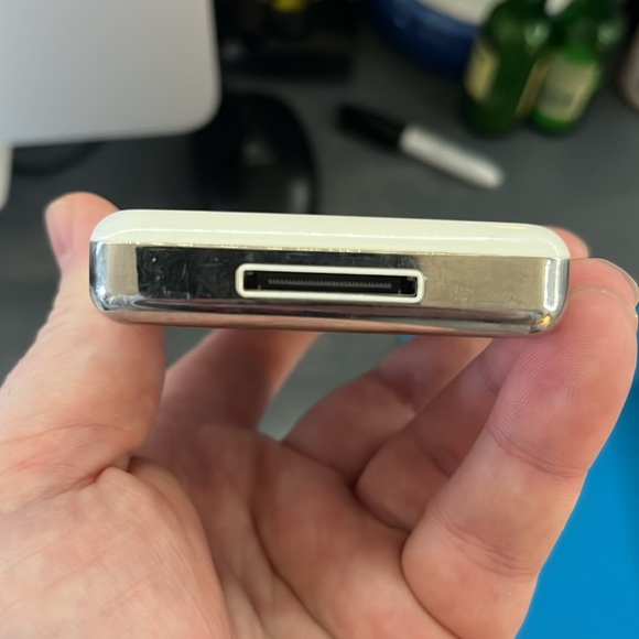 iPod Classic 4th Generation 20GB - Picture 3 of 4